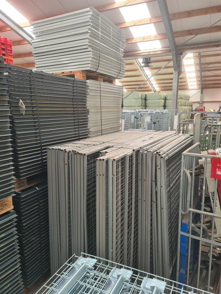 Gaaswand metalen achterwand 2cm dik, gebruikt Gaaswand metalen achterwand 2cm dik, gebruikt