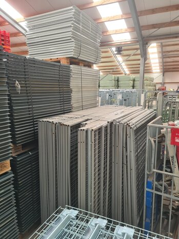 Gaaswand metalen achterwand 2cm dik, gebruikt Gaaswand metalen achterwand 2cm dik, gebruikt