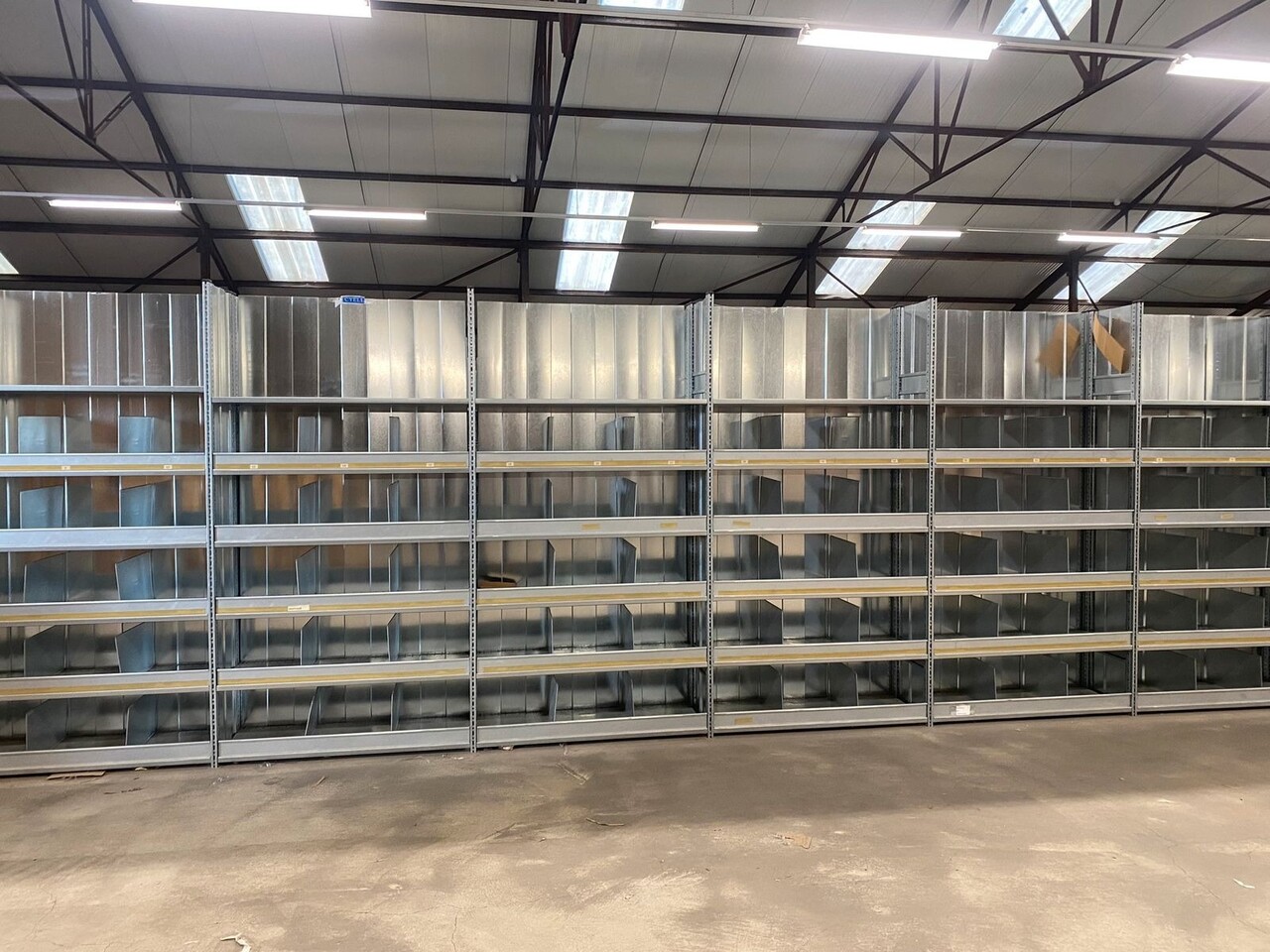 SSI Schäfer SSI Schafer R3000 Legbordstelling 2011x1300x500, 5 legborden, zijwand, gebruikt SSI Schäfer SSI Schafer R3000 Legbordstelling 2011x1300x500, 5 legborden, zijwand, gebruikt