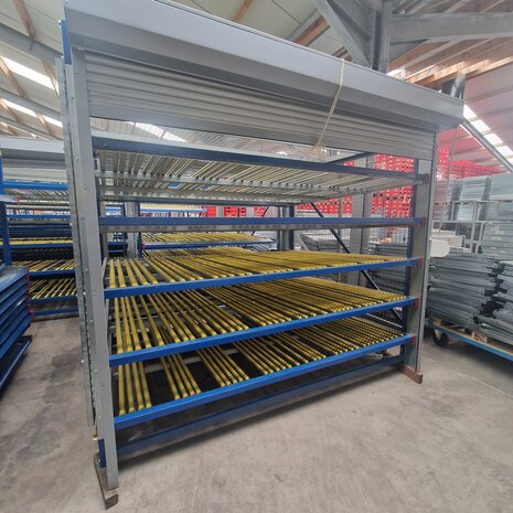 Antidiefstal Doorrolstelling D2400xB2800xH2500 mm vrijstaand verrijdbaar met 2 rolluiken en hek, gebruikt Antidiefstal Doorrolstelling D2400xB2800xH2500 mm vrijstaand verrijdbaar met 2 rolluiken en hek, gebruikt