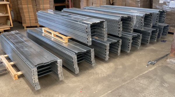 SSI Schäfer SSI Schafer R3000 Legbordstelling 2011x1300x500, 5 legborden, zijwand, gebruikt SSI Schäfer SSI Schafer R3000 Legbordstelling 2011x1300x500, 5 legborden, zijwand, gebruikt