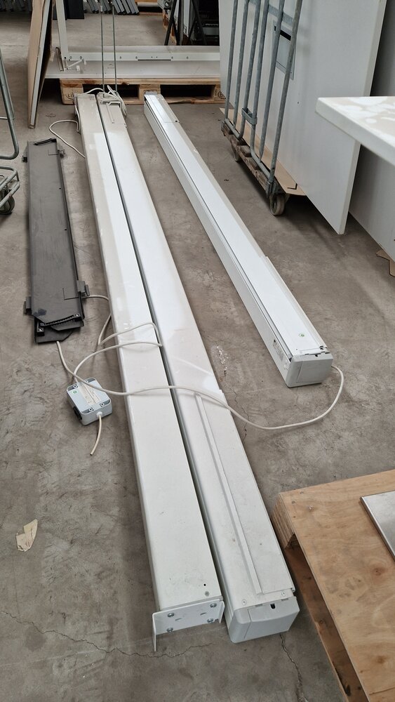 Projecta Projector scherm elektrisch 310 cm breed, gebruikt Projecta Projector scherm elektrisch 310 cm breed, gebruikt