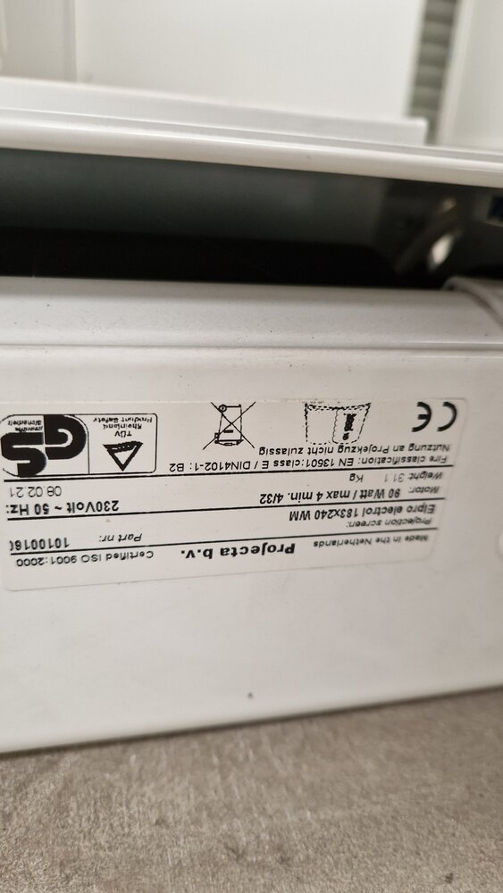 Projecta Projector scherm elektrisch 240x183 cm / 4:3, gebruikt Projecta Projector scherm elektrisch 240x183 cm / 4:3, gebruikt