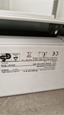 Projecta Projector scherm elektrisch 240x183 cm / 4:3, gebruikt Projecta Projector scherm elektrisch 240x183 cm / 4:3, gebruikt