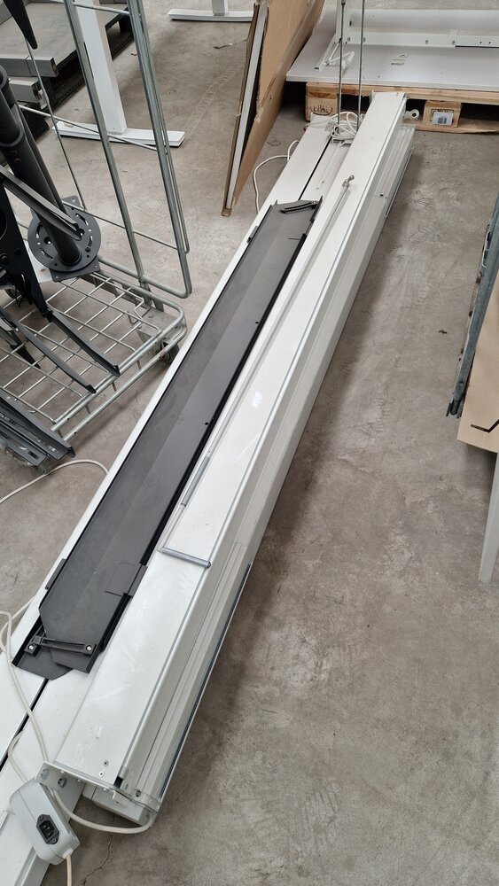 Projecta Projector scherm handmatig 240x183 cm / 4:3, gebruikt