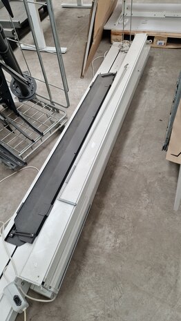 Projecta Projector scherm handmatig 240x183 cm / 4:3, gebruikt