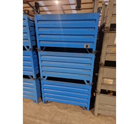 Stapelbak staal 1200x870xH710 mm, 4 wanden, 2 kleppen korte zijde, gebruikt Stapelbak staal 1200x870xH710 mm, 4 wanden, 2 kleppen korte zijde, gebruikt