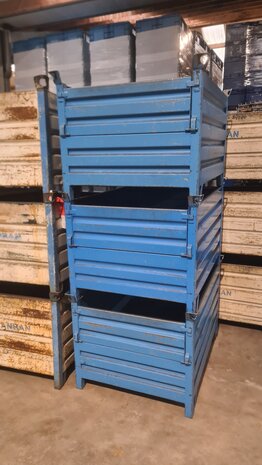 Stapelbak staal 1200x870xH710 mm, 4 wanden, 2 kleppen korte zijde, gebruikt