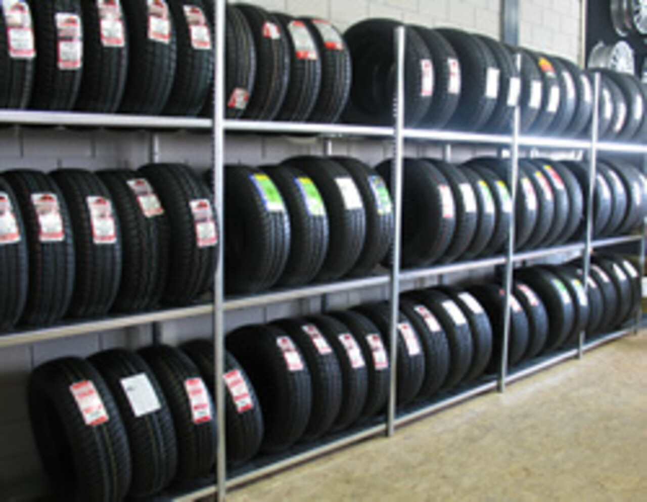 Emrack Bandenstelling H250xB100xD50, 4 niveaus, nieuw Emrack Bandenstelling H250xB100xD50, 4 niveaus, nieuw