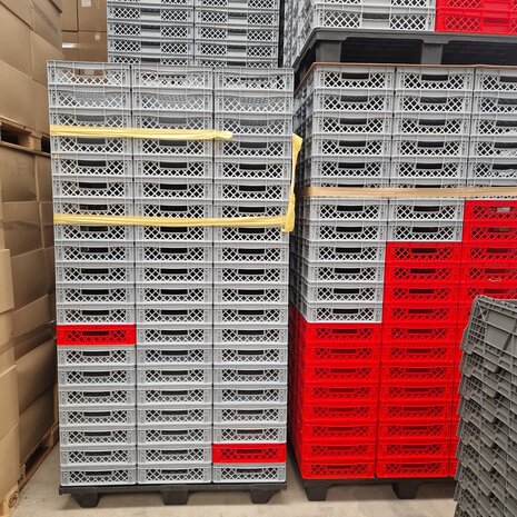 Auer Stapelkrat, 600x400x120 mm, euronorm, rood pp, gebruikt