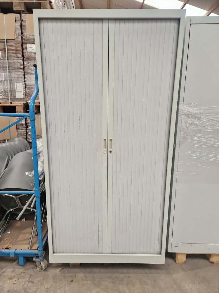 Emtrade Roldeurkast 195x100x45cm lichtgrijs, gebruikt Emtrade Roldeurkast 195x100x45cm lichtgrijs, gebruikt
