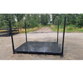 Stapelrek 300x200 cm met traanplaat bodem, zwart, gebruikt Stapelrek 300x200 cm met traanplaat bodem, zwart, gebruikt