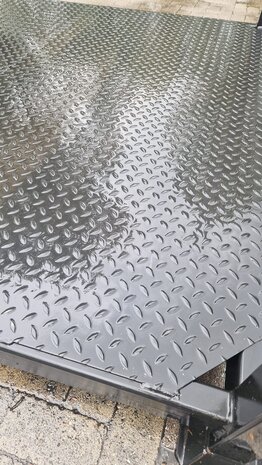 Stapelrek 300x200 cm met traanplaat bodem, zwart, gebruikt Stapelrek 300x200 cm met traanplaat bodem, zwart, gebruikt