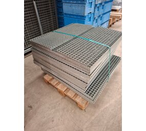 Emtrade Persrooster 100x100cm, 30x30mm maas, dikte 30x2mm, gebruikt Emtrade Persrooster 100x100cm, 30x30mm maas, dikte 30x2mm, gebruikt