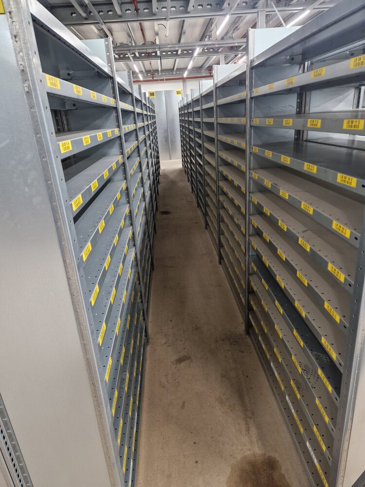 Meta Meta legbordstelling 200x130x30 cm, 6 legborden, gebruikt