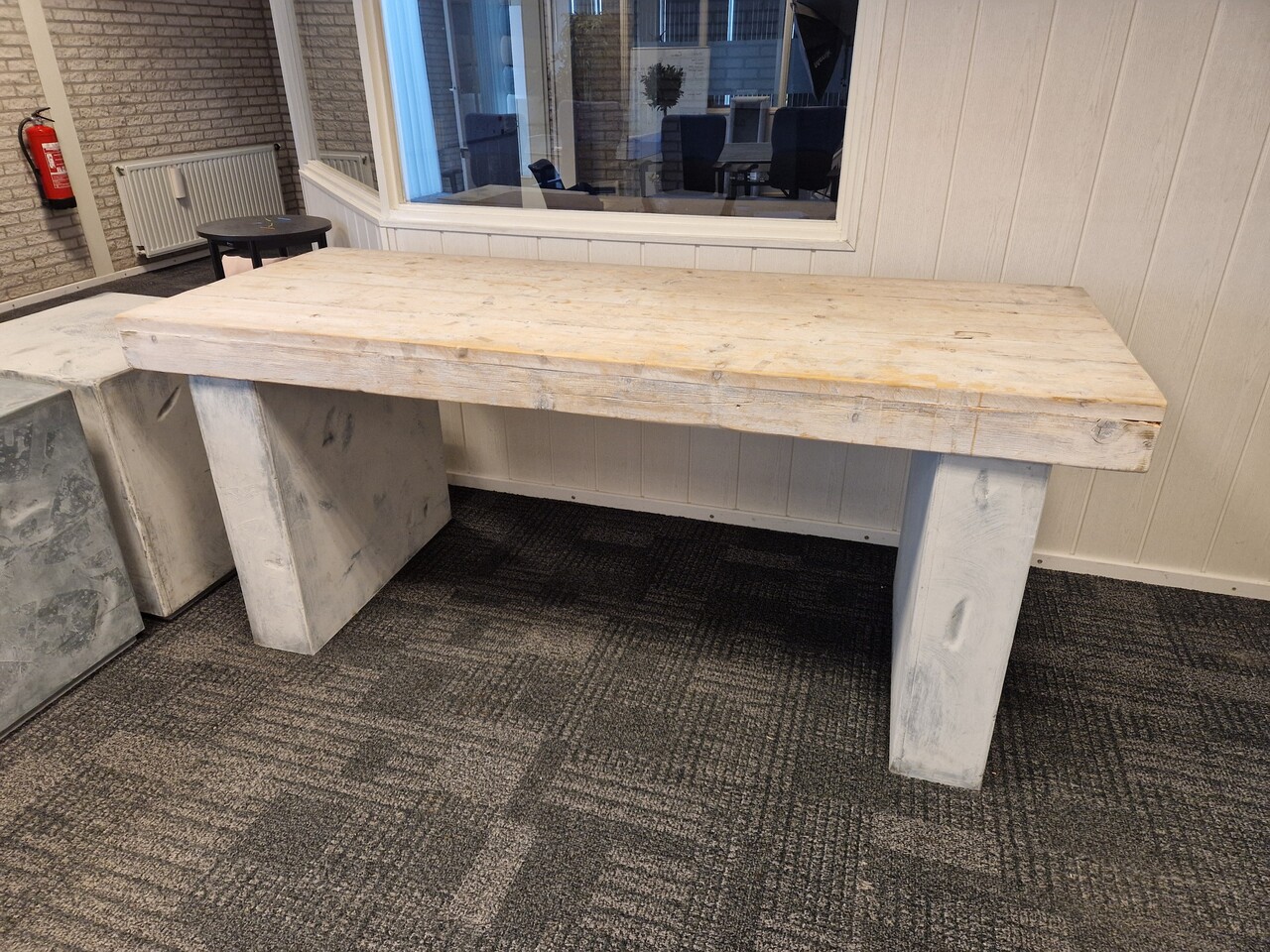 Emtrade Steigerhouten tafel 77.5 x 200 cm, 73.5/85cm hoog, gebruikt Emtrade Steigerhouten tafel 77.5 x 200 cm, 73.5/85cm hoog, gebruikt