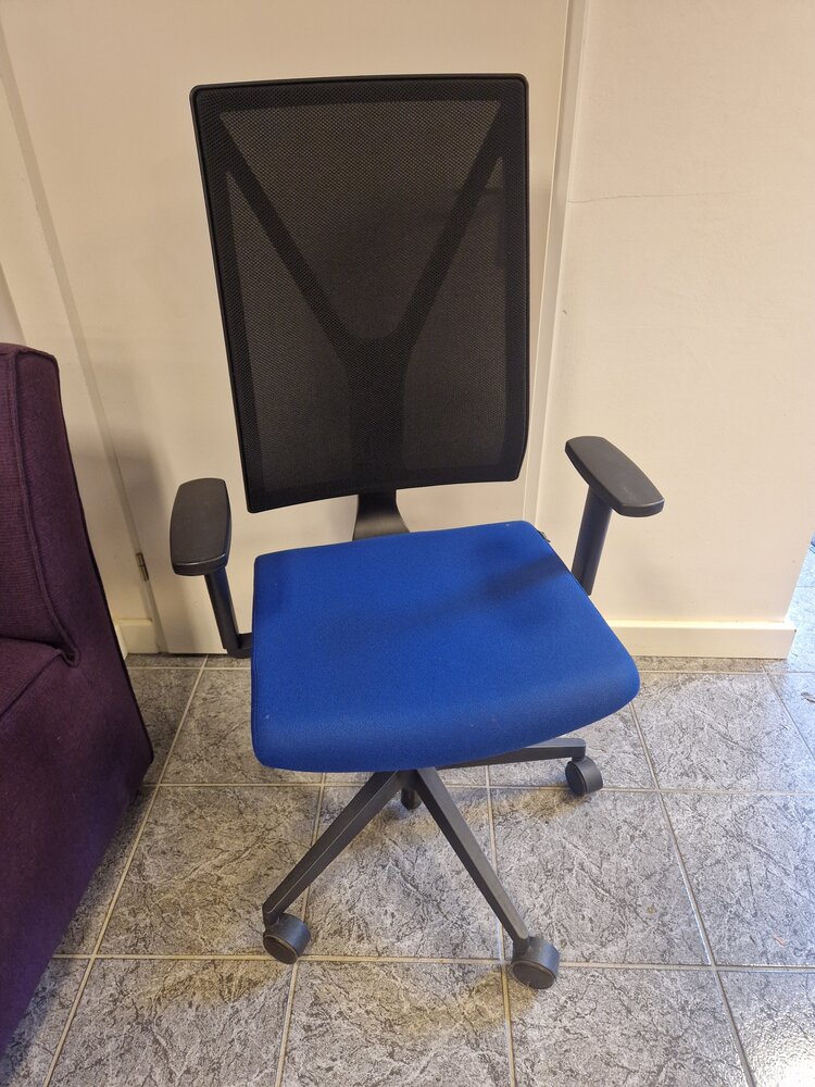 Girsberger Girsberger Bureaustoel, blauw zwart, gebruikt Girsberger Girsberger Bureaustoel, blauw zwart, gebruikt