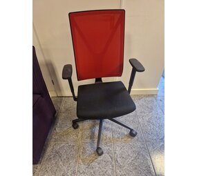 Girsberger Girsberger Bureaustoel, zwart rood, gebruikt Girsberger Girsberger Bureaustoel, zwart rood, gebruikt