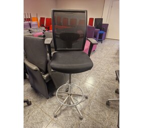 Hoge werkstoel met vaste poten, gebruikt Hoge werkstoel met vaste poten, gebruikt