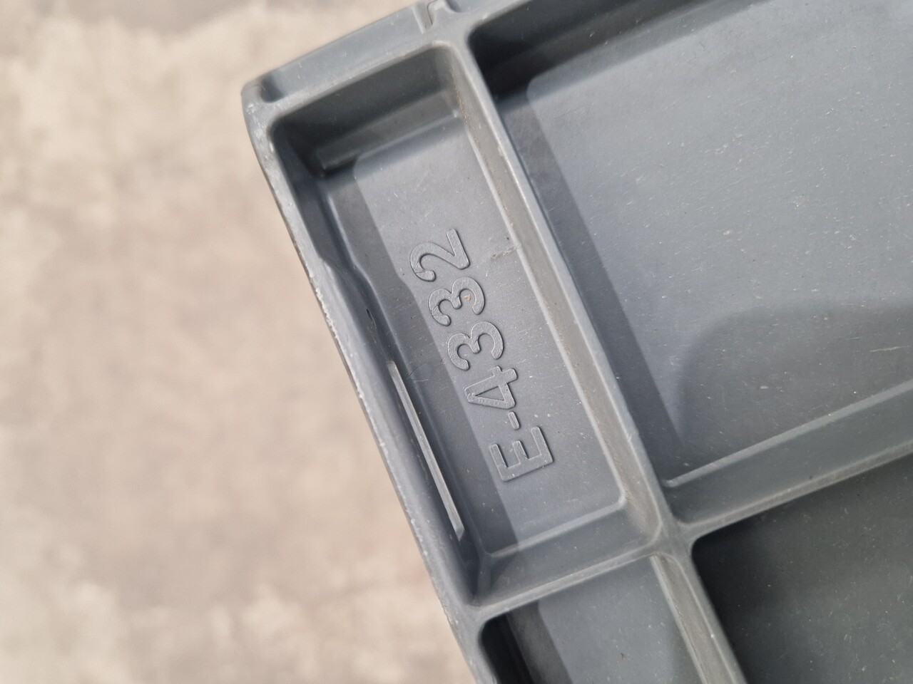 Emtrade Magazijnbak, 400x300x320 mm, euronorm, donkergrijs kunststof, gebruikt