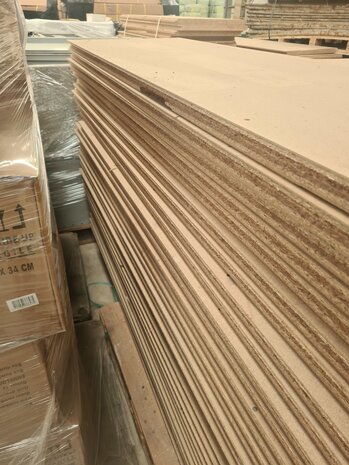 Emtrade Spaanplaat vloerdelen 38mm, 102x470 cm, gebruikt Emtrade Spaanplaat vloerdelen 38mm, 102x470 cm, gebruikt