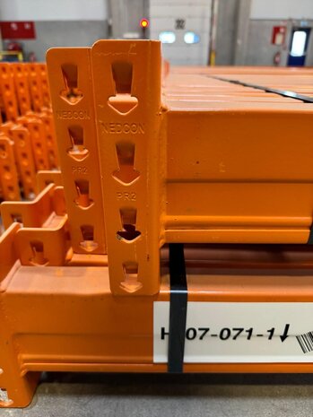 Nedcon NEDCON PR2 Ligger 2700x110x40 mm 3000kg, gebruikt Nedcon NEDCON PR2 Ligger 2700x110x40 mm 3000kg, gebruikt