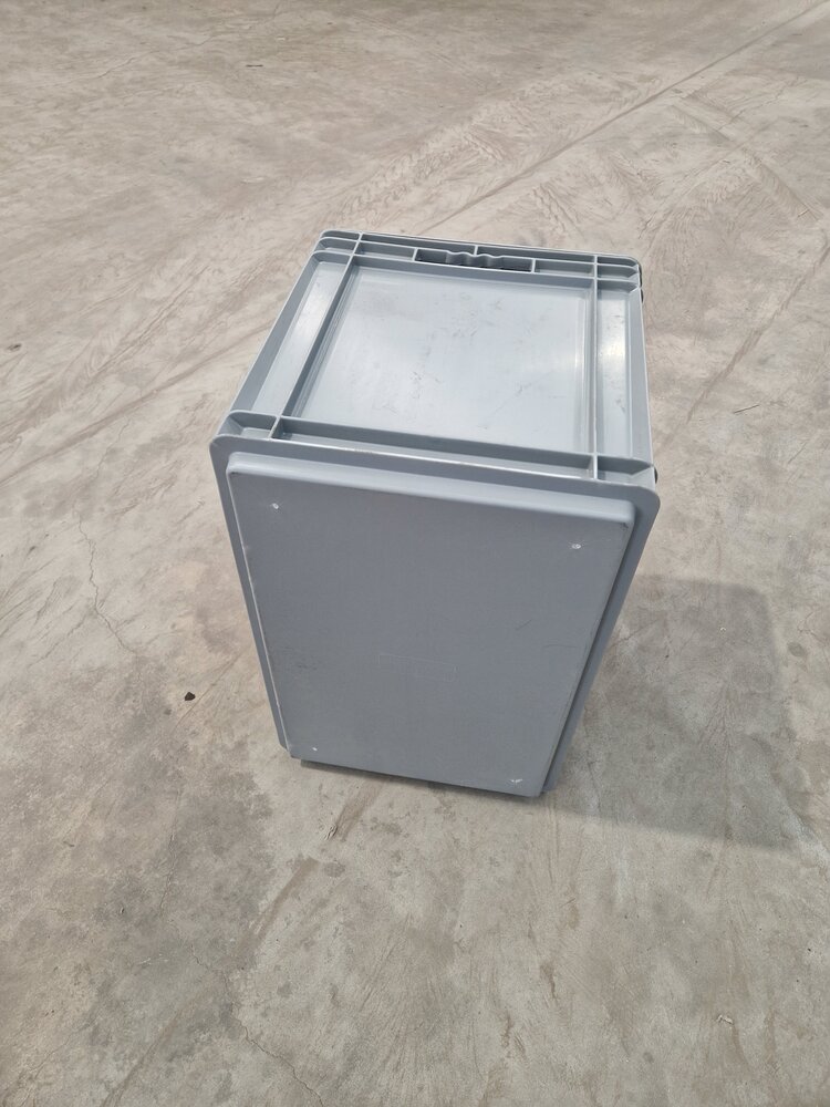 SSI SchÃ¤fer Stapelbak met deksel, 600x400x420 mm, euronorm, grijs kunststof, gebruikt