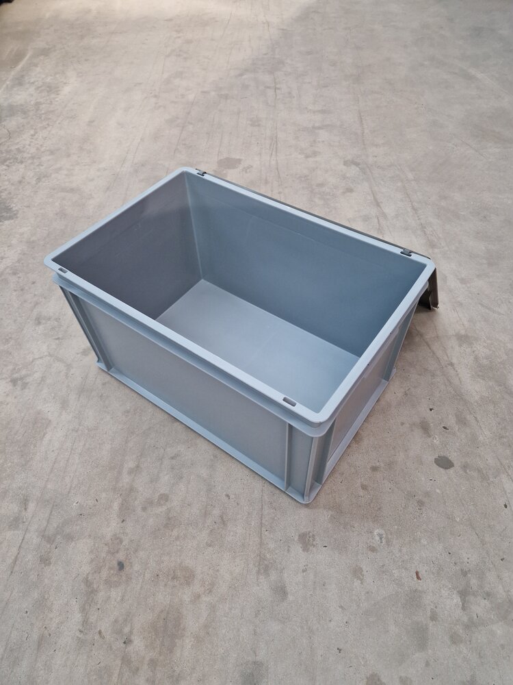 Emtrade Stapelbak 600x400x320mm met deksel, grijs, PP, gesloten, gebruikt Emtrade Stapelbak 600x400x320mm met deksel, grijs, PP, gesloten, gebruikt
