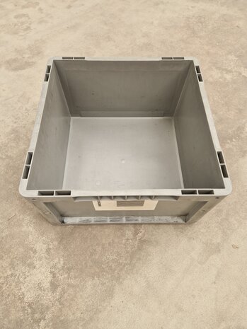 Emtrade Kunststof stapelbak 400x400x220mm vierkant, gesloten, verstevigd, grijs, gebruikt