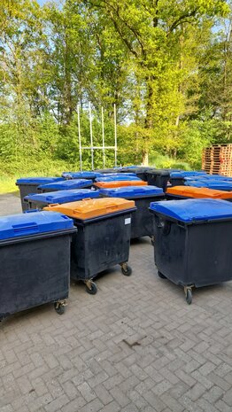 Engels Afvalcontainer 1100L voor din-opname, met klepdeksel, licht gebruikt Engels Afvalcontainer 1100L voor din-opname, met klepdeksel, licht gebruikt
