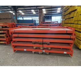 Ramada Ramada Ligger 2680x105x50 mm oranje, gebruikt Ramada Ramada Ligger 2680x105x50 mm oranje, gebruikt