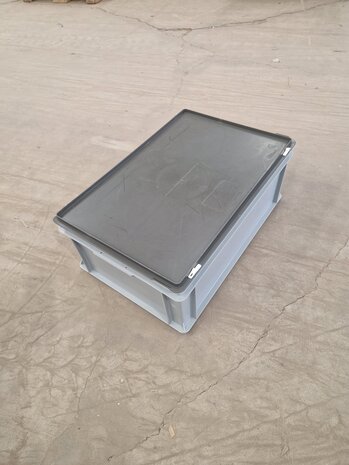 Emtrade Stapelbak met deksel, 600x400x220 mm, euronorm, grijs pp, gebruikt
