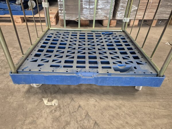 Feil Rolcontainer 3-heks met 2 houten legborden, gebruikt