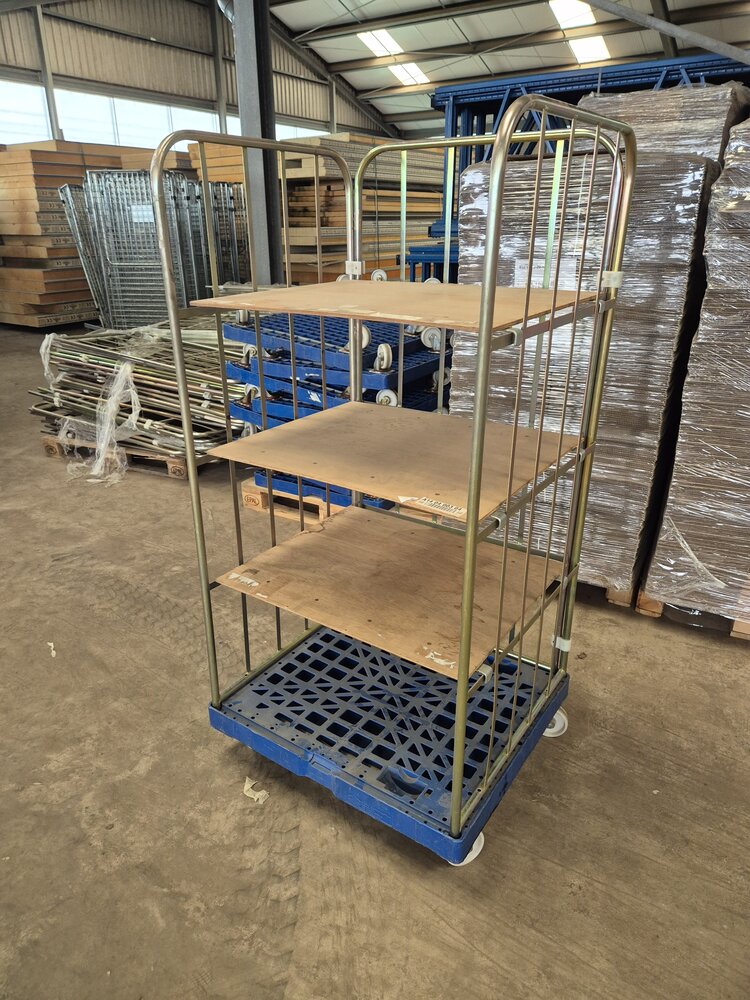 Feil Rolcontainer 3-heks met 2 houten legborden, gebruikt