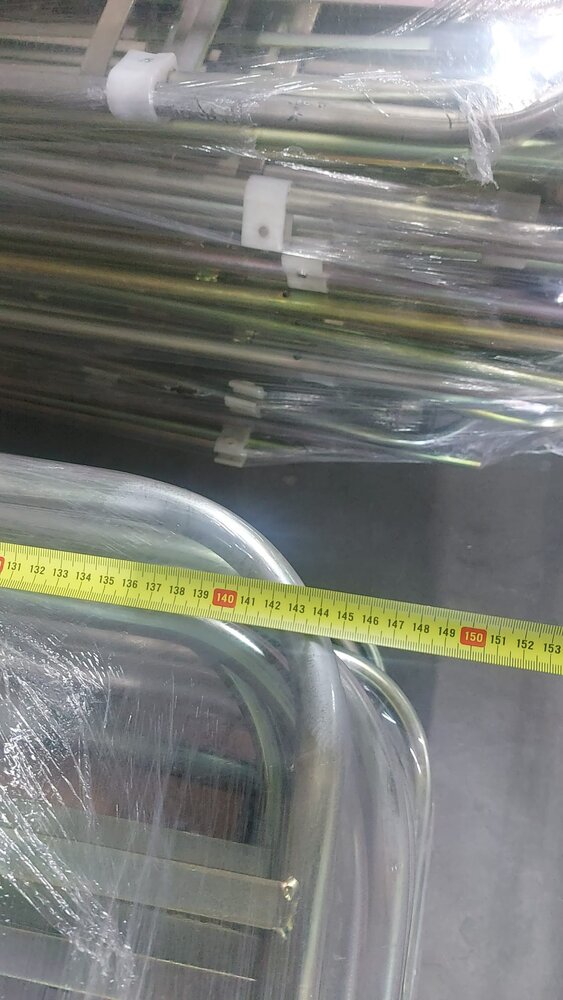 Feil Rolcontainer 3-heks met 2 houten legborden, gebruikt