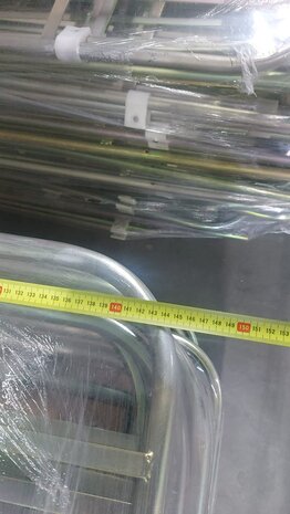 Feil Rolcontainer 3-heks met 2 houten legborden, gebruikt