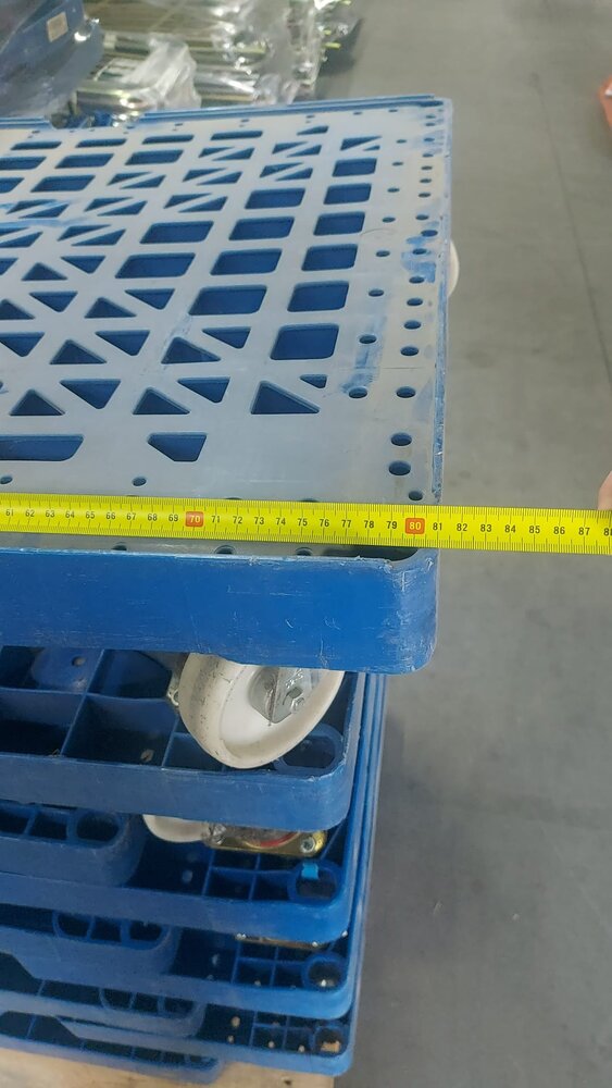 Feil Rolcontainer 3-heks met 2 houten legborden, gebruikt