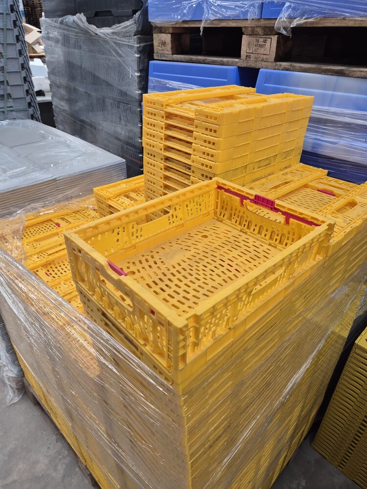 Emtrade Vouwkrat 400x300x110mm, geel, geperforeerd, gebruikt