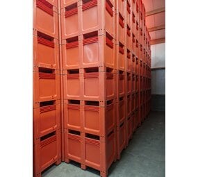 Geobox Palletbox 1000x600x662mm 260 liter, gesloten, oranje, 2 sledes, gebruikt Geobox Palletbox 1000x600x662mm 260 liter, gesloten, oranje, 2 sledes, gebruikt