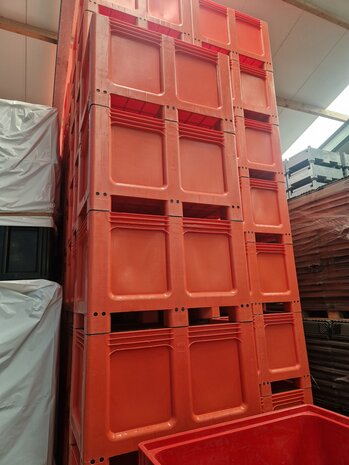 Geobox Palletbox 1000x600x662mm 260 liter, gesloten, oranje, 2 sledes, gebruikt