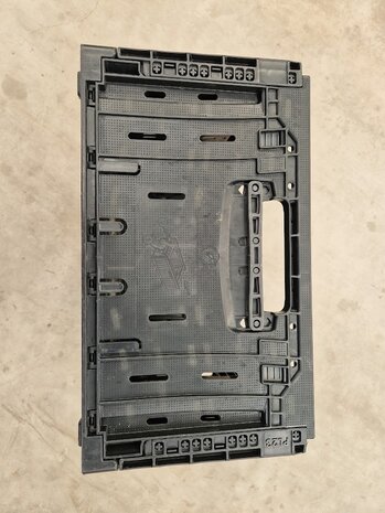 Polymer logistics Klapkrat Kunststof 600x400x233, zwart, geperforeerd, gebruikt