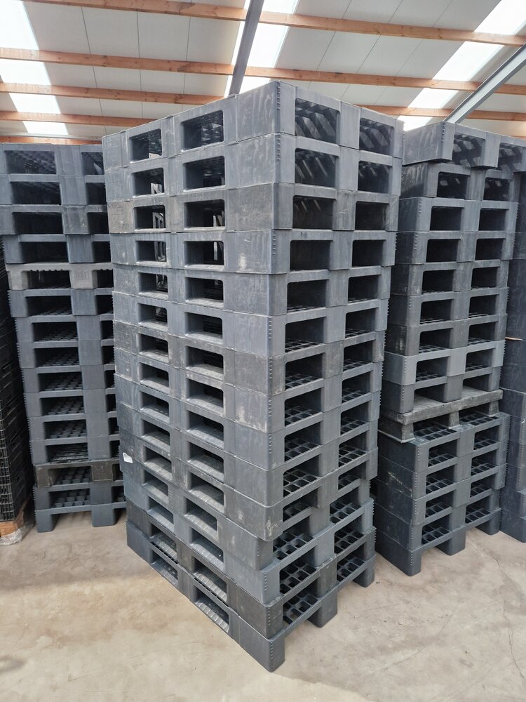 Emtrade Kunststof pallet 120x80x15 cm, zwart, gebruikt Emtrade Kunststof pallet 120x80x15 cm, zwart, gebruikt