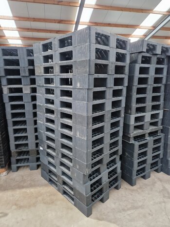 Emtrade Kunststof pallet 120x80x15 cm, zwart, gebruikt Emtrade Kunststof pallet 120x80x15 cm, zwart, gebruikt