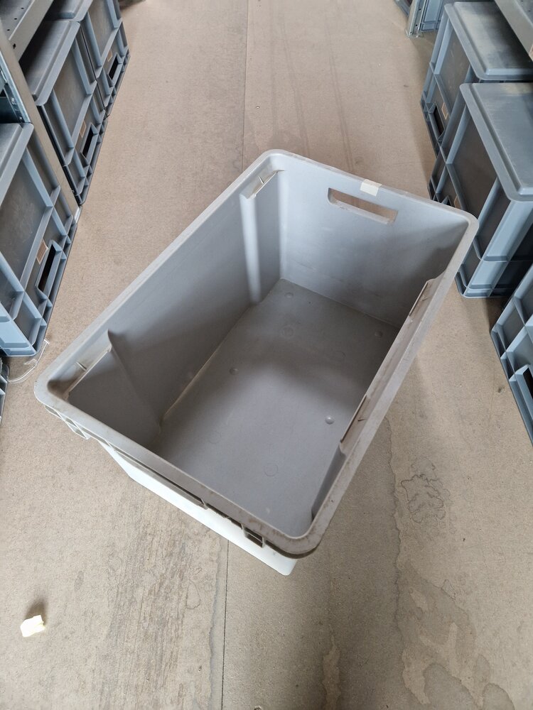 Schoeller Allibert Nestbare Stapelbak, 600x400x30 mm, euronorm, grijs kunststof, gebruikt