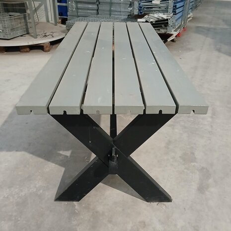 Emtrade Industriële tafel met houten X-frame 177x75x72 cm, Grijs/Zwart, Gebruikt Emtrade Industriële tafel met houten X-frame 177x75x72 cm, Grijs/Zwart, Gebruikt
