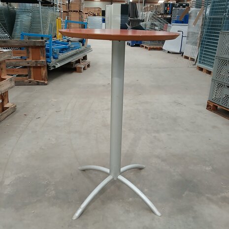 Emtrade Statafel Ø69 cm, hoogte 111,5 cm, metalen onderstel, rond blad, gebruikt Emtrade Statafel Ø69 cm, hoogte 111,5 cm, metalen onderstel, rond blad, gebruikt
