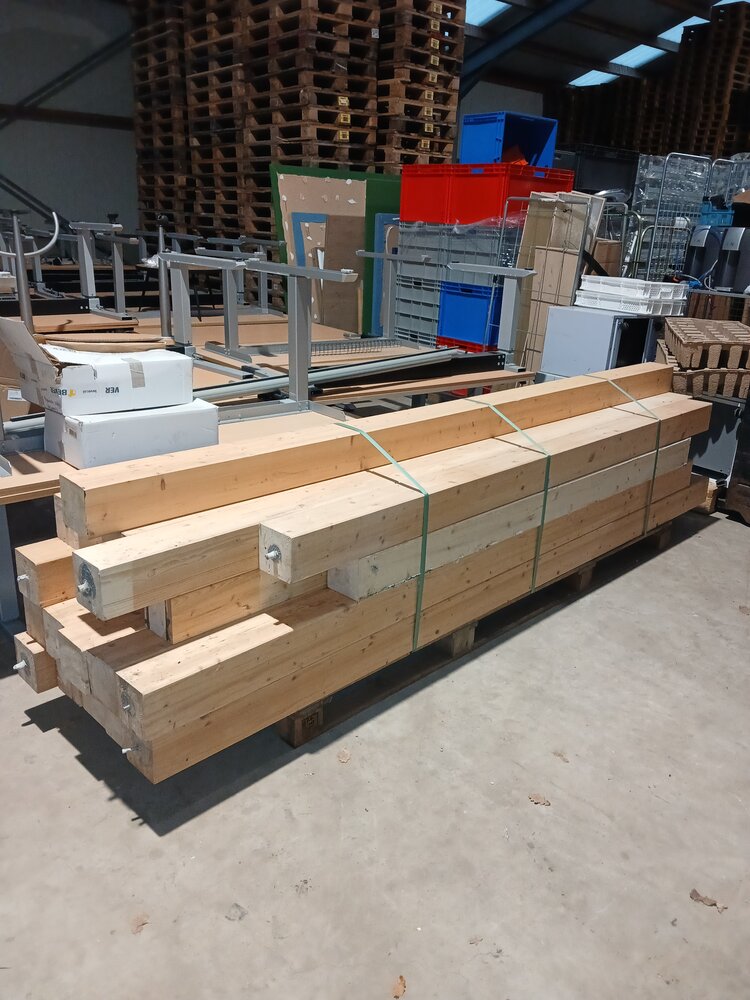 Emtrade Vuren verlijmde balk vierkant 140x140mm, gebruikt Emtrade Vuren verlijmde balk vierkant 140x140mm, gebruikt