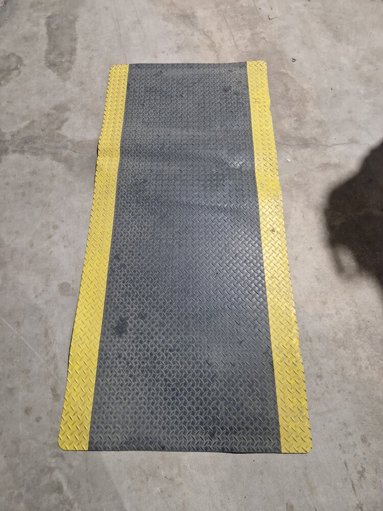 Emtrade Werkplaatsmat 2000x920 mm, anti-vermoeidheidsmat, antislip, gele veiligheidsranden, gebruikt Emtrade Werkplaatsmat 2000x920 mm, anti-vermoeidheidsmat, antislip, gele veiligheidsranden, gebruikt