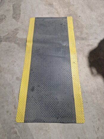 Emtrade Werkplaatsmat 2000x920 mm, anti-vermoeidheidsmat, antislip, gele veiligheidsranden, gebruikt Emtrade Werkplaatsmat 2000x920 mm, anti-vermoeidheidsmat, antislip, gele veiligheidsranden, gebruikt