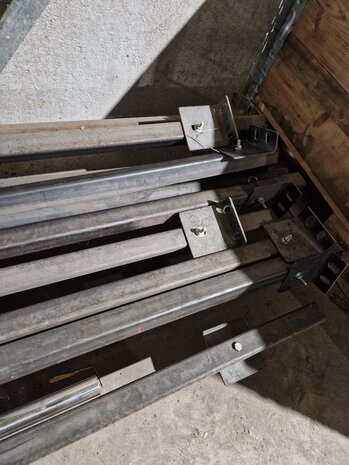 Emtrade Metalen stang 40x40 mm, stelling / constructie, met bevestigingsbeugels, donkergrijs, gebruikt